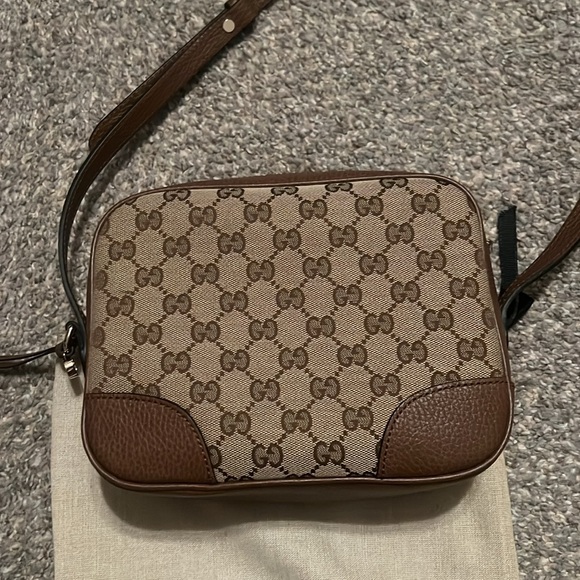 Gucci crossbody purse. Medium - Picture 2 of 13